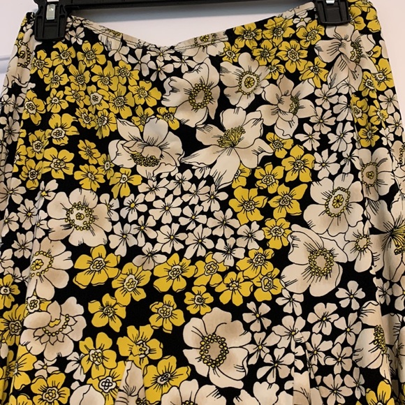 Paniz Women’s Skirt - Picture 2 of 5